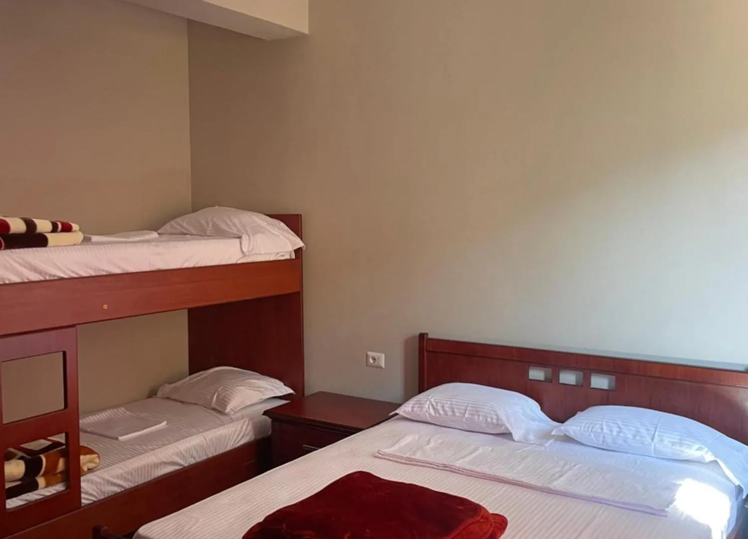 Lura Hotel Fushe-Lure 0*,
